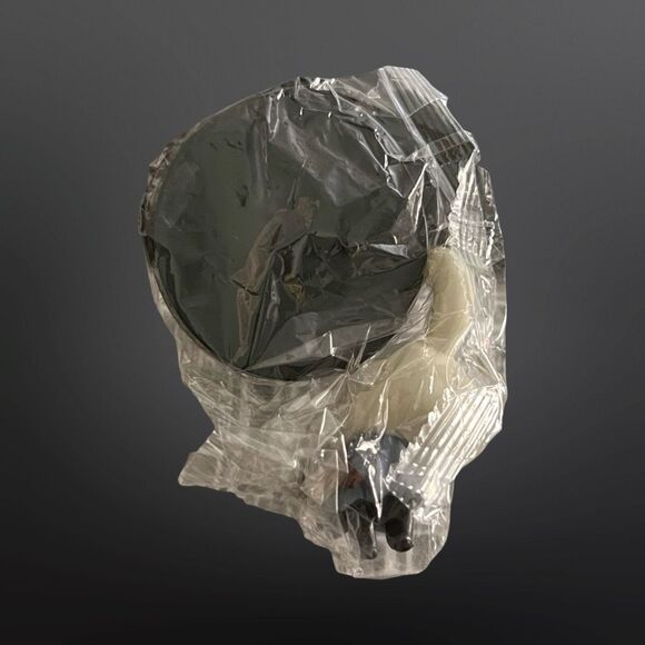 NIP Hallow Knight Note Figurine & Stand 2” - Picture 3 of 4